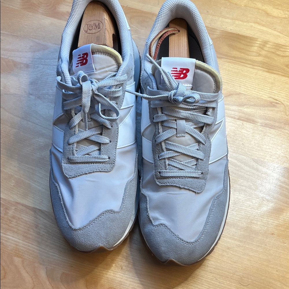 New Balance Men's Light Gray & White Retro Runner Sneakers